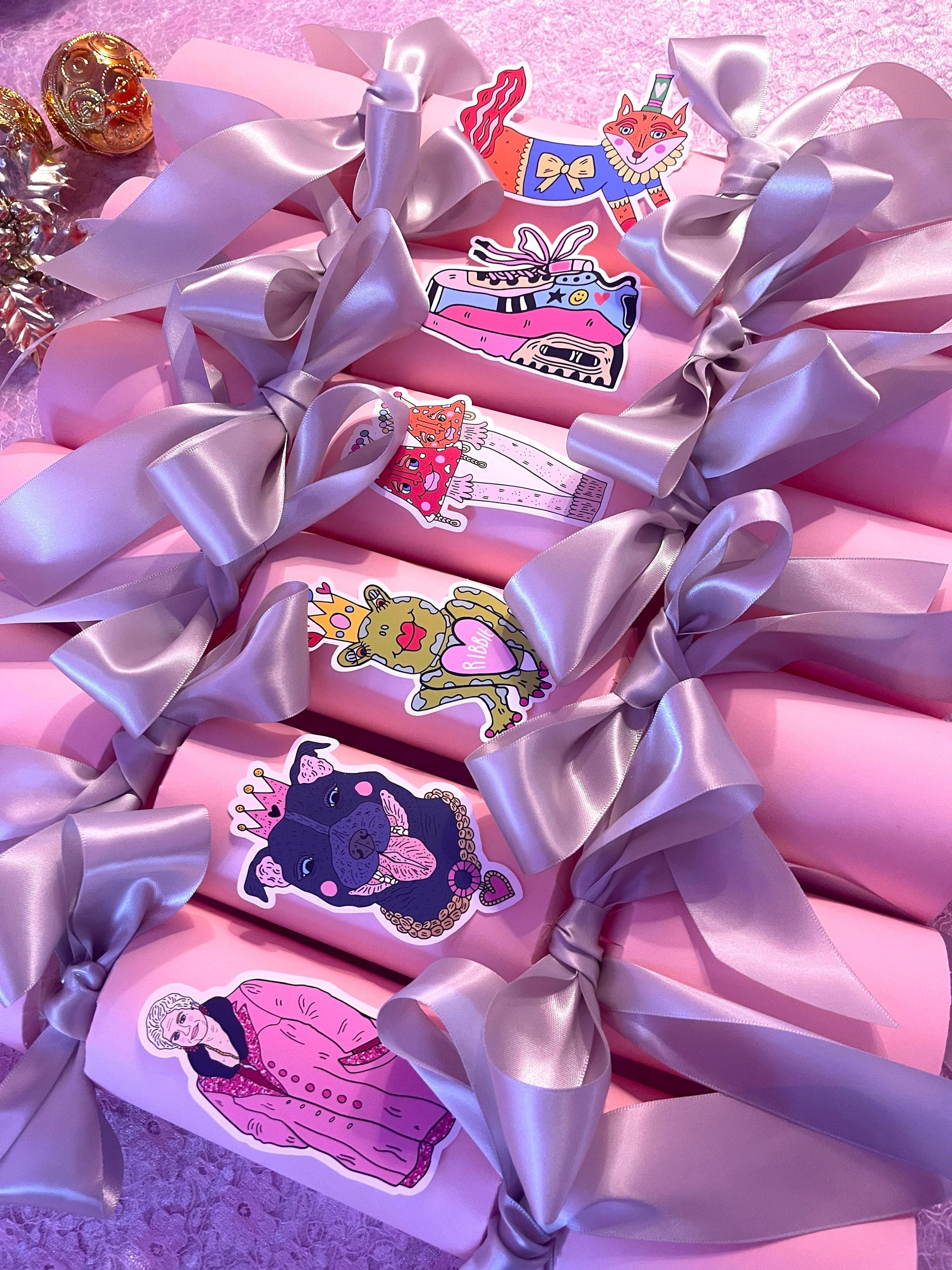 Muck N Brass Christmas Crackers Grey Muck N Brass Pink Christmas Crackers